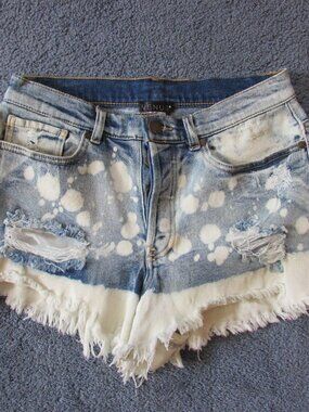 NWOT Venus 6 Tattered Acid Washed Denim Jean Shorts Frayed Cuff Button Fly Retro